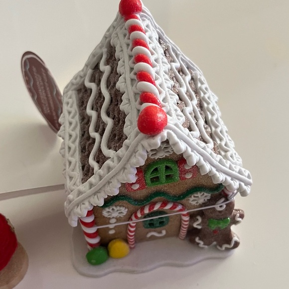 Ginger bread house with light, light runs with a coin battery brand new - Picture 5 of 6